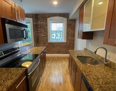 373 Moreland Avenue Ne - Photo Thumbnail 10