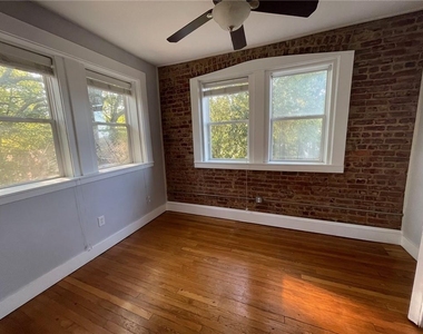 373 Moreland Avenue Ne - Photo Thumbnail 3
