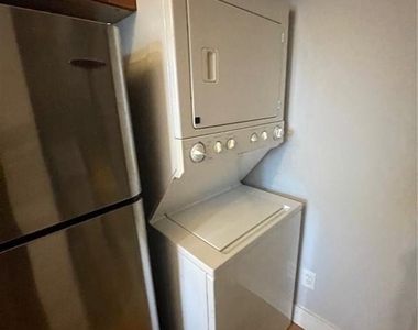 373 Moreland Avenue Ne - Photo Thumbnail 9