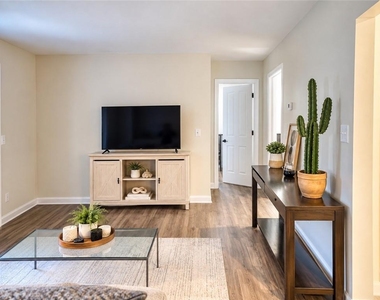 538 Garner Street - Photo Thumbnail 4
