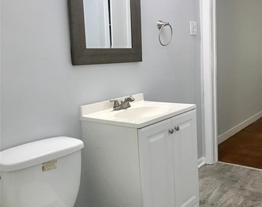 817 Cypress Street - Photo Thumbnail 7