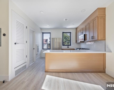 66 Palisade - Photo Thumbnail 13