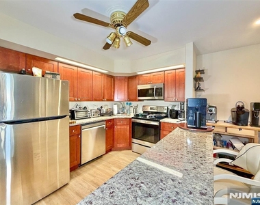 403 River Renaissance - Photo Thumbnail 2