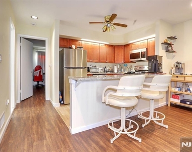 403 River Renaissance - Photo Thumbnail 4
