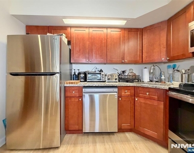 403 River Renaissance - Photo Thumbnail 1