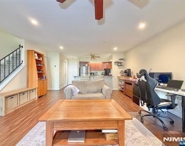 403 River Renaissance - Photo Thumbnail 6