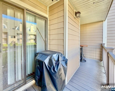 403 River Renaissance - Photo Thumbnail 25