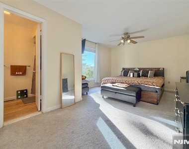 403 River Renaissance - Photo Thumbnail 18