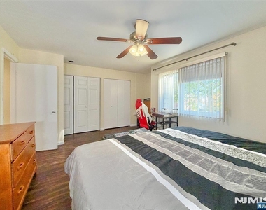 403 River Renaissance - Photo Thumbnail 12