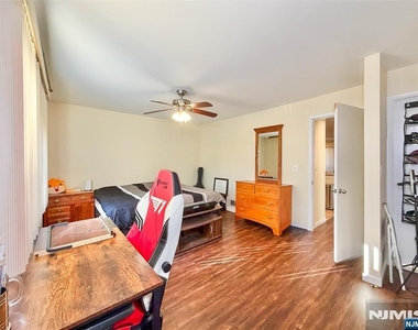 403 River Renaissance - Photo Thumbnail 13