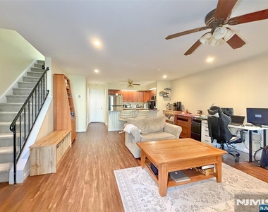 403 River Renaissance - Photo Thumbnail 8