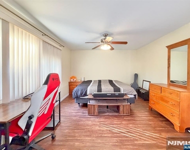 403 River Renaissance - Photo Thumbnail 10