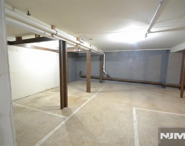 121 Grove - Photo Thumbnail 9