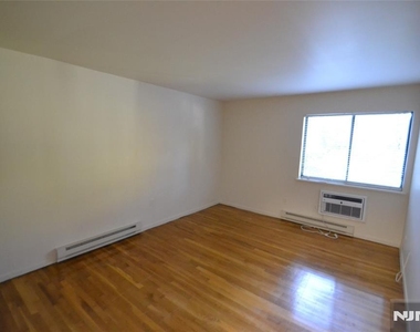 121 Grove - Photo Thumbnail 4