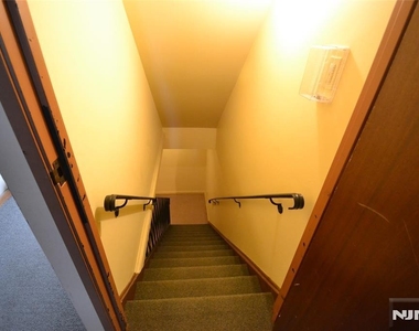 121 Grove - Photo Thumbnail 7