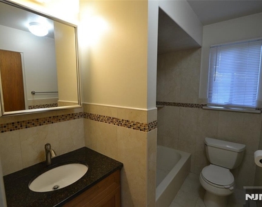 121 Grove - Photo Thumbnail 6