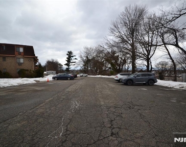 121 Grove - Photo Thumbnail 10