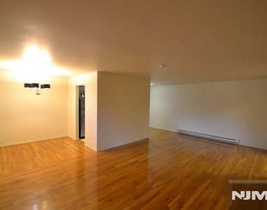121 Grove - Photo Thumbnail 2