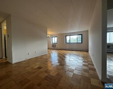 873 Main - Photo Thumbnail 3