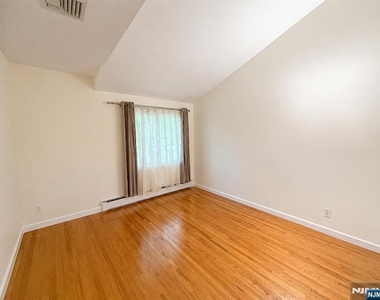 217 Slocum - Photo Thumbnail 13