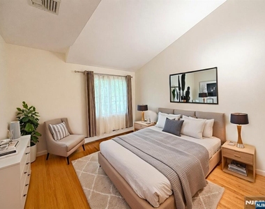 217 Slocum - Photo Thumbnail 12
