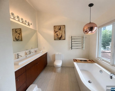 217 Slocum - Photo Thumbnail 9