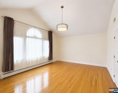 217 Slocum - Photo Thumbnail 11