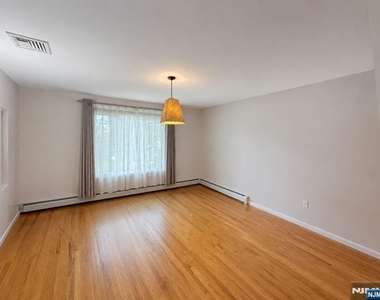 217 Slocum - Photo Thumbnail 5