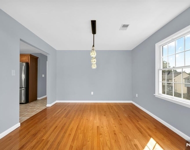 23 West - Photo Thumbnail 8