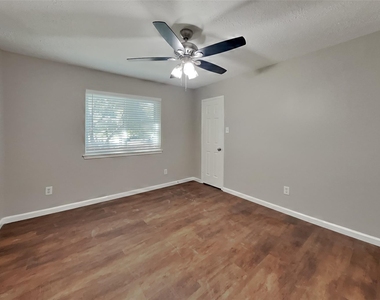 1306 Castlemist Drive - Photo Thumbnail 10