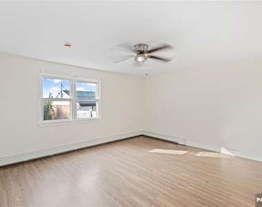 86 Farnham - Photo Thumbnail 9