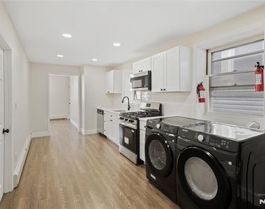86 Farnham - Photo Thumbnail 2
