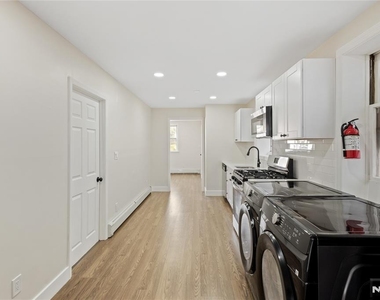 86 Farnham - Photo Thumbnail 3