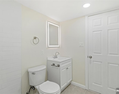 86 Farnham - Photo Thumbnail 16