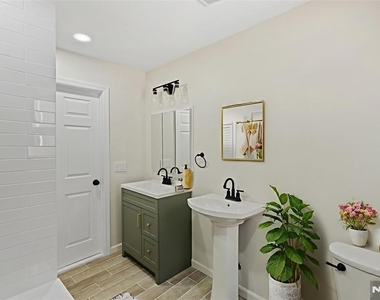 86 Farnham - Photo Thumbnail 5