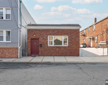 86 Farnham - Photo Thumbnail 22
