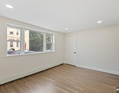 86 Farnham - Photo Thumbnail 7