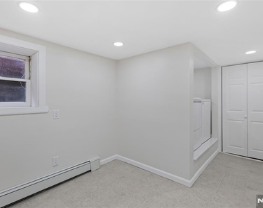 86 Farnham - Photo Thumbnail 17