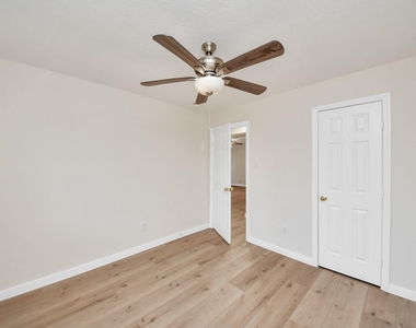 11927 Canyon Mills Drive - Photo Thumbnail 22