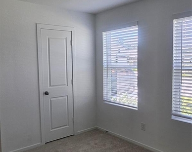 18306 Daisy Bluff Street - Photo Thumbnail 9