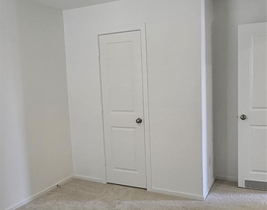 18306 Daisy Bluff Street - Photo Thumbnail 6