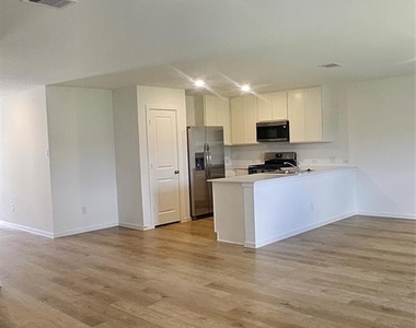 18306 Daisy Bluff Street - Photo Thumbnail 12