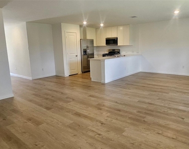 18306 Daisy Bluff Street - Photo Thumbnail 13
