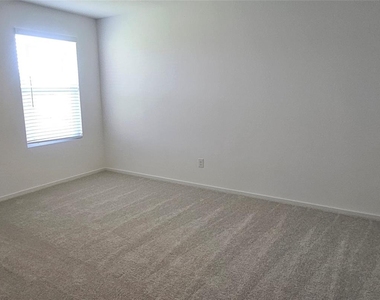 18306 Daisy Bluff Street - Photo Thumbnail 15