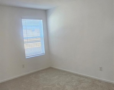 18306 Daisy Bluff Street - Photo Thumbnail 5
