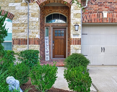 10710 Inverclyde Drive - Photo Thumbnail 2