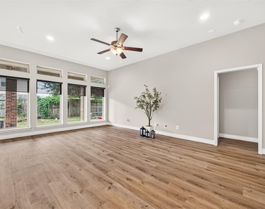 10710 Inverclyde Drive - Photo Thumbnail 10