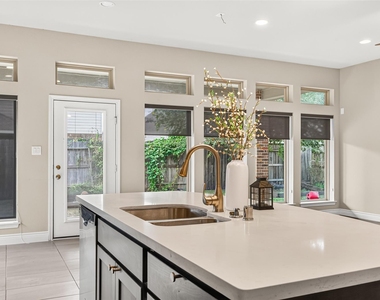 10710 Inverclyde Drive - Photo Thumbnail 17