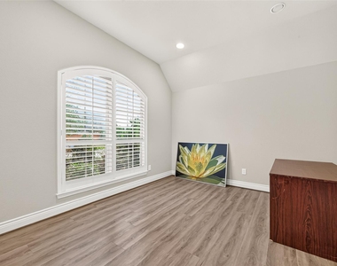 10710 Inverclyde Drive - Photo Thumbnail 5