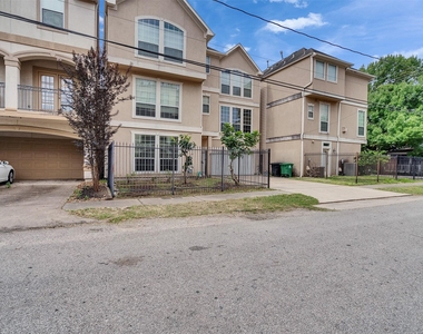 4319 Lillian Street - Photo Thumbnail 2
